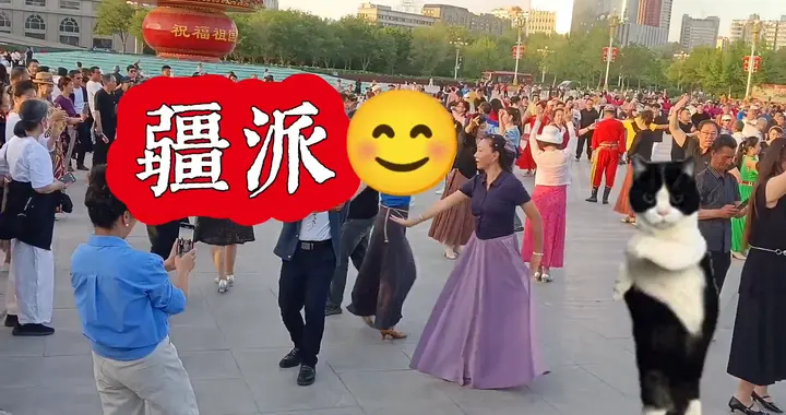 夏天来了，天气热了，乌鲁木齐人傍晚广场又舞起来了