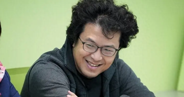 自曝年少砸椅满口脏话，沈伯洋轻描回应引发网友强烈不满