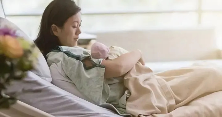 胎儿脐带扭转60多圈！脐带扭转不是偶然，孕妇该如何避免？