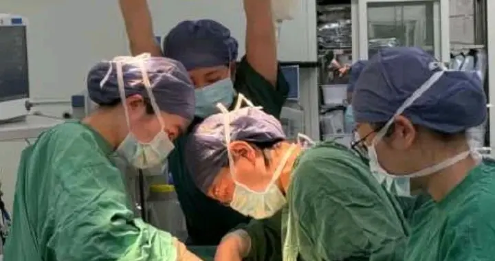 女子同房后出血2000ml接近身体一半血量，紧急送医抢救