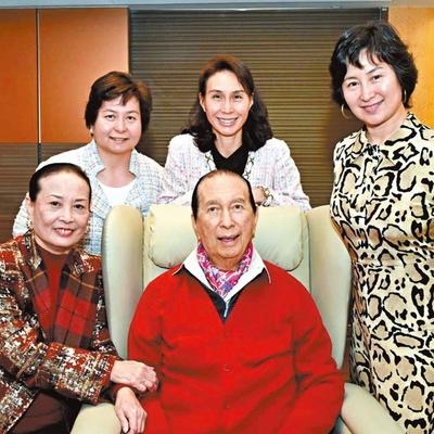 娱众：赌王二房迎来噩耗！ 4月12日，何