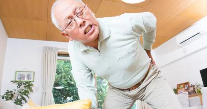 中老年人右侧臀部疼痛，并非坐骨神经痛！究竟啥原因？详细告知您