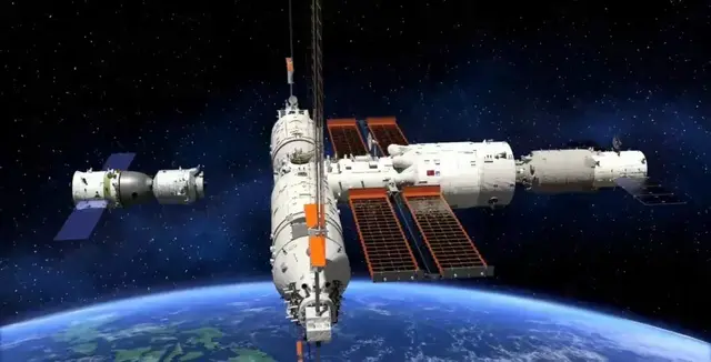 神舟十八号成功着陆，底部冒火光引关注！相比之下美国飞船的着陆