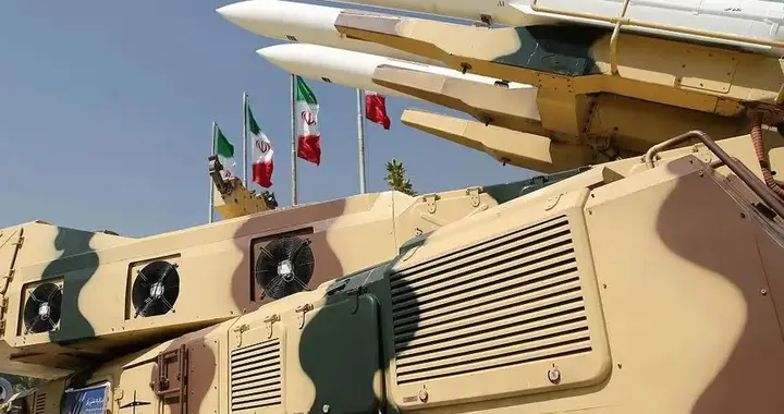 伊朗霍尔木兹海峡首笔通行费到账，美国霸权被撼动，伊朗筹码增加