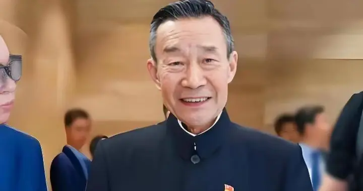 不到24小时，央视两度单独点名李雪健，原来李幼斌当初所言非虚