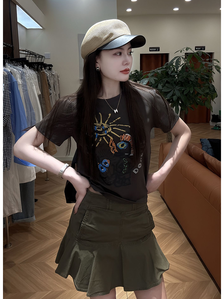 不撞款上衣独特设计感深棕色印花短袖t恤女