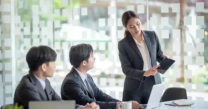 职场忠告：别对同事掏心掏肺，今天的朋友，明天可能就是竞争对手