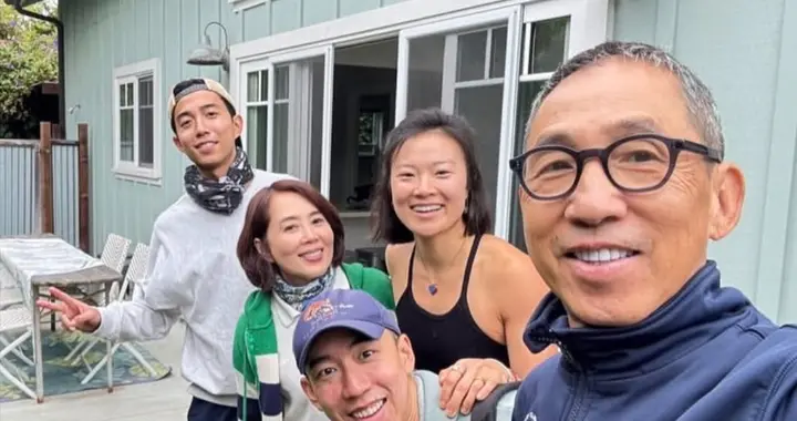 杨受成荣升曾外祖父四代同堂，32岁外孙生女，张坚庭晒孙女甜笑照