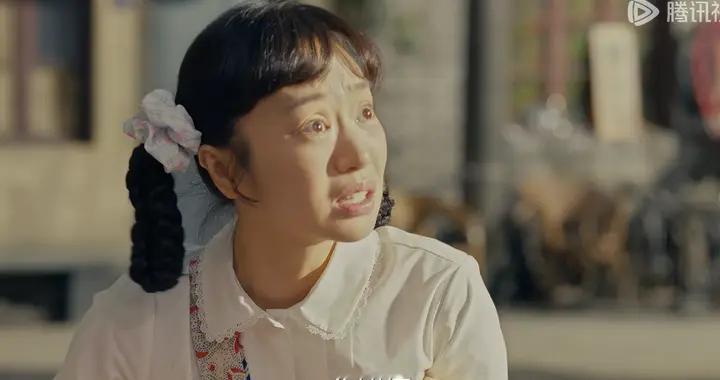 挤眉弄眼、五官乱飞，《小城大事》这个戏混子看得人真难受！