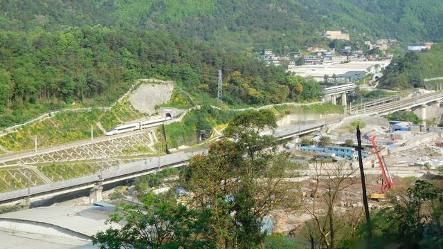 火车天下：2019年在新桥石壁山所拍，一