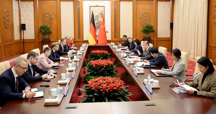 访华结束！德国外长离京前，向中方提两大请求，王毅撂下7字重话