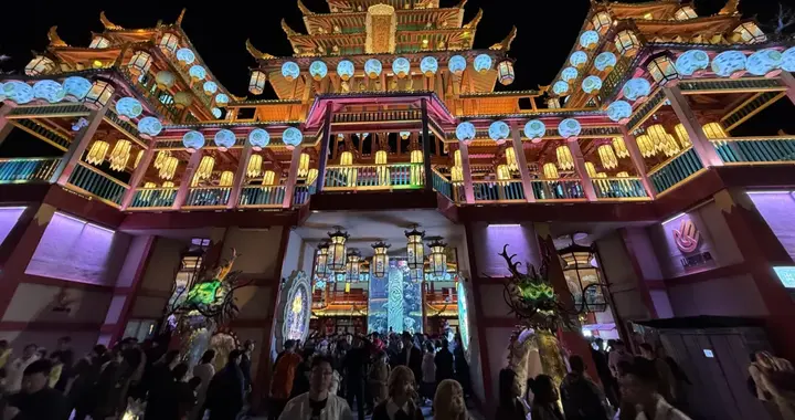 青岛这个不夜城 免费灯展|国风非遗|萌宠遛娃全搞定