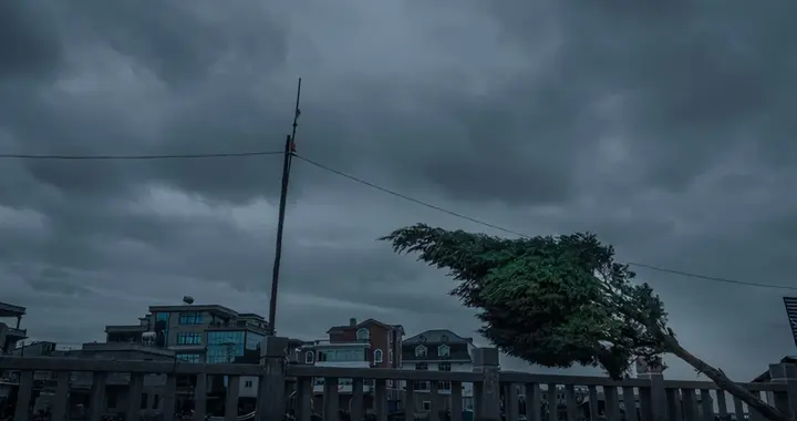 北方降温南方还热？17 级台风逼近华东，风雨的影响多大？