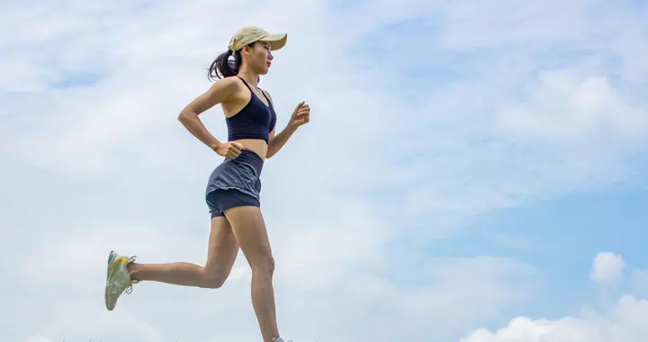 原地跑步—1个容易被人忽视的健身动作，坚持1年，体脂率降低15%