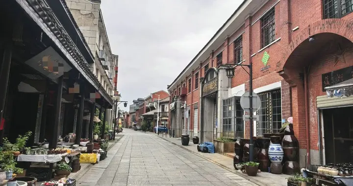 距市区30公里的长沙老街，没有明清古建筑，里面都是本地人在生活