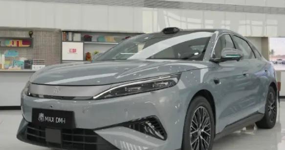 比亚迪秦 MAX 定档 8 月 13 日上市，B 级闪充家轿卷疯同级