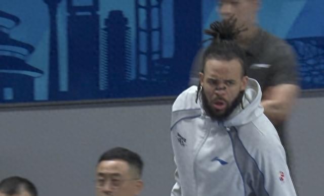 北京85-99上海，赛后数据一目了然，不是赵睿，罪魁祸首是他