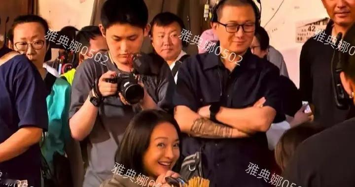 周迅跟比自己小30岁的文琪演母女，52岁的周迅好年轻两人更像姐妹