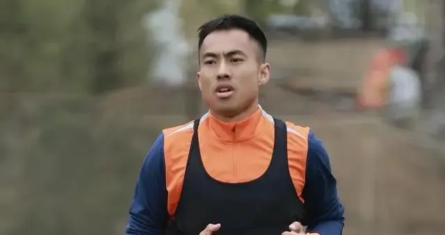 球员王峤专访表态愿望！青岛海牛目标：明年冲回中超联赛