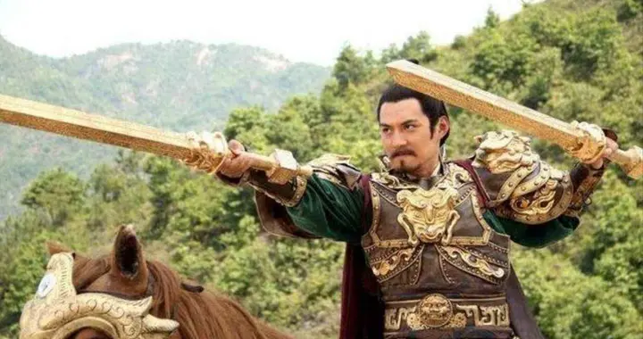 秦琼临终拉着秦怀玉说：小心此人，他藏了三十年，锏法远在我之上