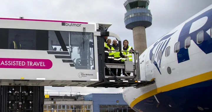 25公分落差摔出的尴尬：郑智化"连滚带爬"，照见公共服务的盲区