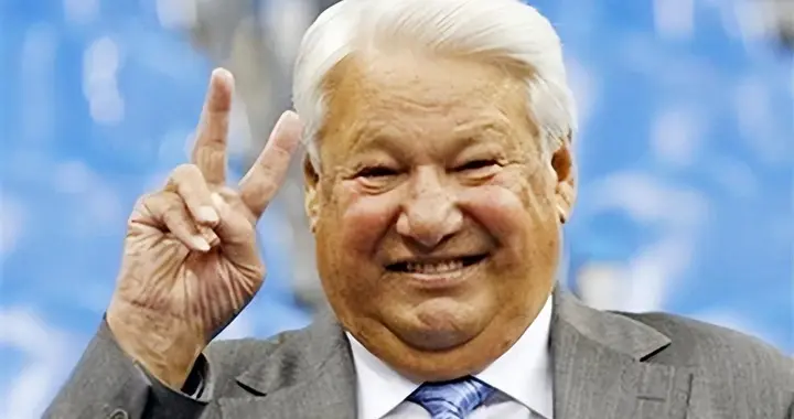 苏联的黑色幽默之处在于，当官员都成了富人后，自己却成了抹布