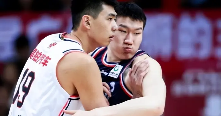 CBA消息：广东炸了！2米12“王炸战神”强势加盟，拒绝胡金秋？