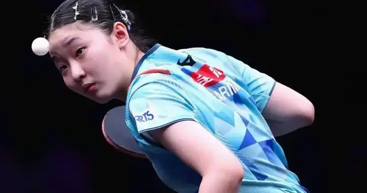 她太强了！WTT，再胜国乒，张本美和3:0何卓佳，挺进8强！真是稳