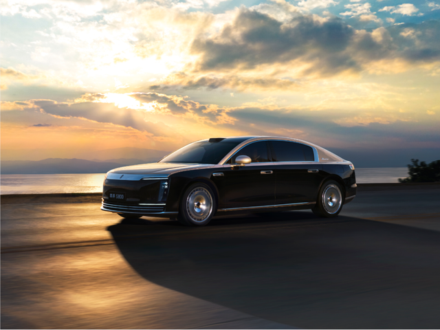 尊界S800全面评测：智能豪华新标杆，奥迪A8遇到劲敌？