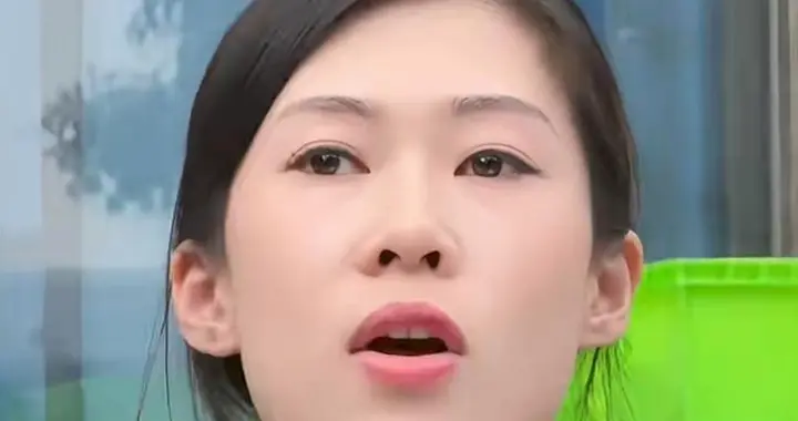 一家鸡煲店的老板娘怎么也没想到,自己"赶客"的表情,反而让店火了