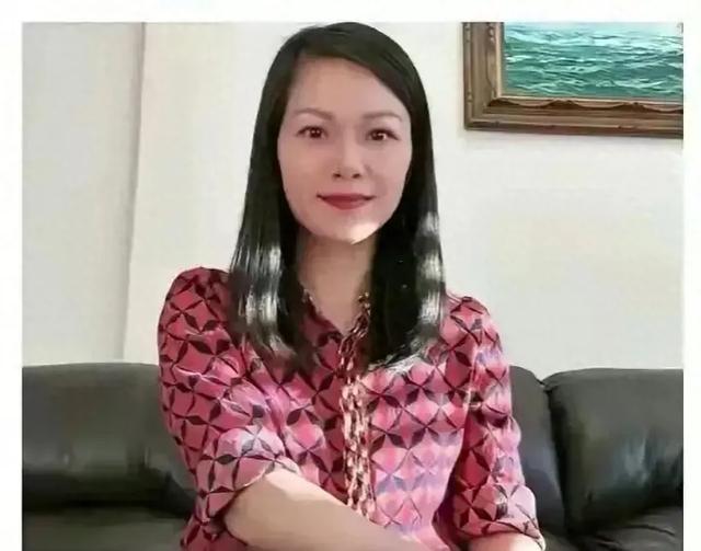 啪啪打脸！美女作家称在国内压抑不自由，润到美国却沦为外卖员