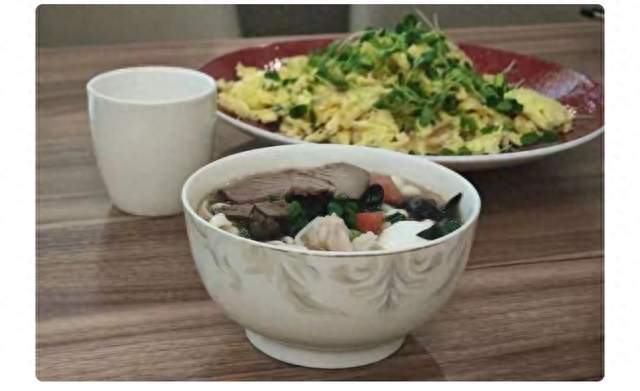 你敢信？只要把晚饭提前，不节食不运动，身体自己就能发生变化！