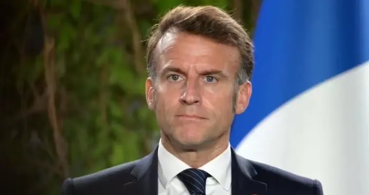 欧盟领土遭袭没人管？马克龙火速派航母，反手亮出290枚核弹头