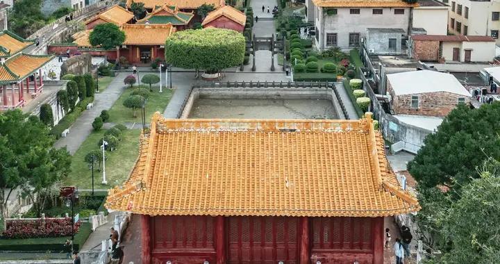 曾可登17层俯瞰全城，如今只能仰望：雷州三元塔的遗憾与坚守