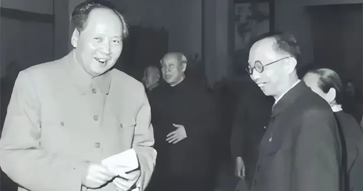 溥仪为何能活到最后？看懂他的各种选择方知：他是帝王术集大成者