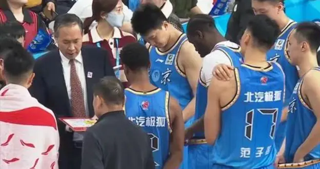 新援到位，赵睿复出！北京男篮剑指季后赛，隐忧不容忽视