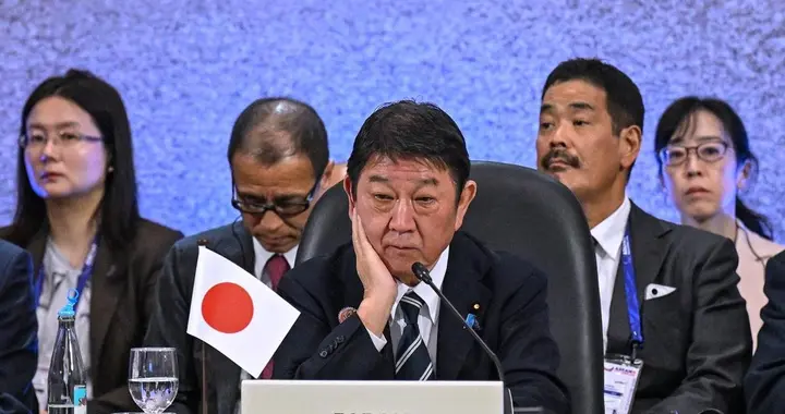 四天遭三连拒！日本外相马尼拉“蹭会”翻车，中俄巡航直抵东京湾