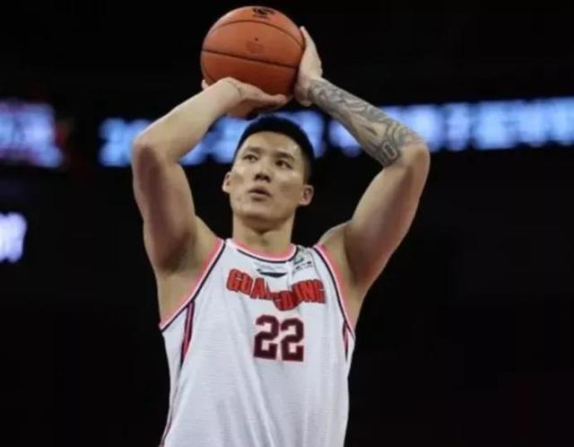 CBA三热点:广东内线试训同曦，辽宁或签2.18强援，上海或签费沃斯