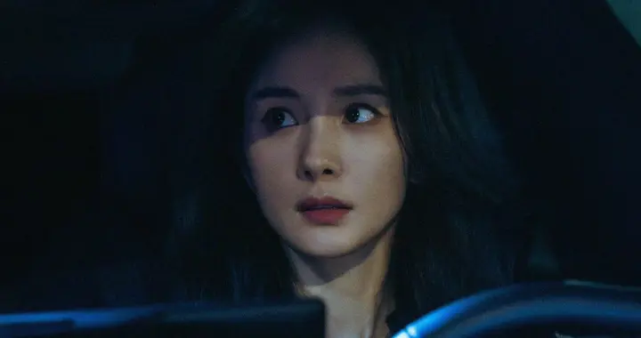 杨幂《惊蛰无声》演技引热议，冷艳反派“白帆”被赞张力十足！