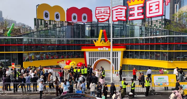 吉尼斯盖章！长沙巨型零食店，吃货天花板，3500 种泡面十年吃不完