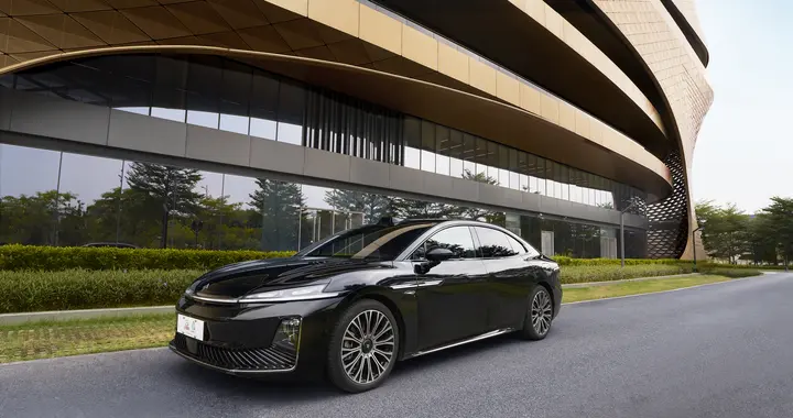 双智加持 + 硬核底盘，昊铂 A800 实车到店盲订开启