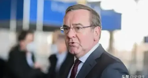 高市刚回日本，一架飞机落地东京，中国公告发出，特朗普当没看见