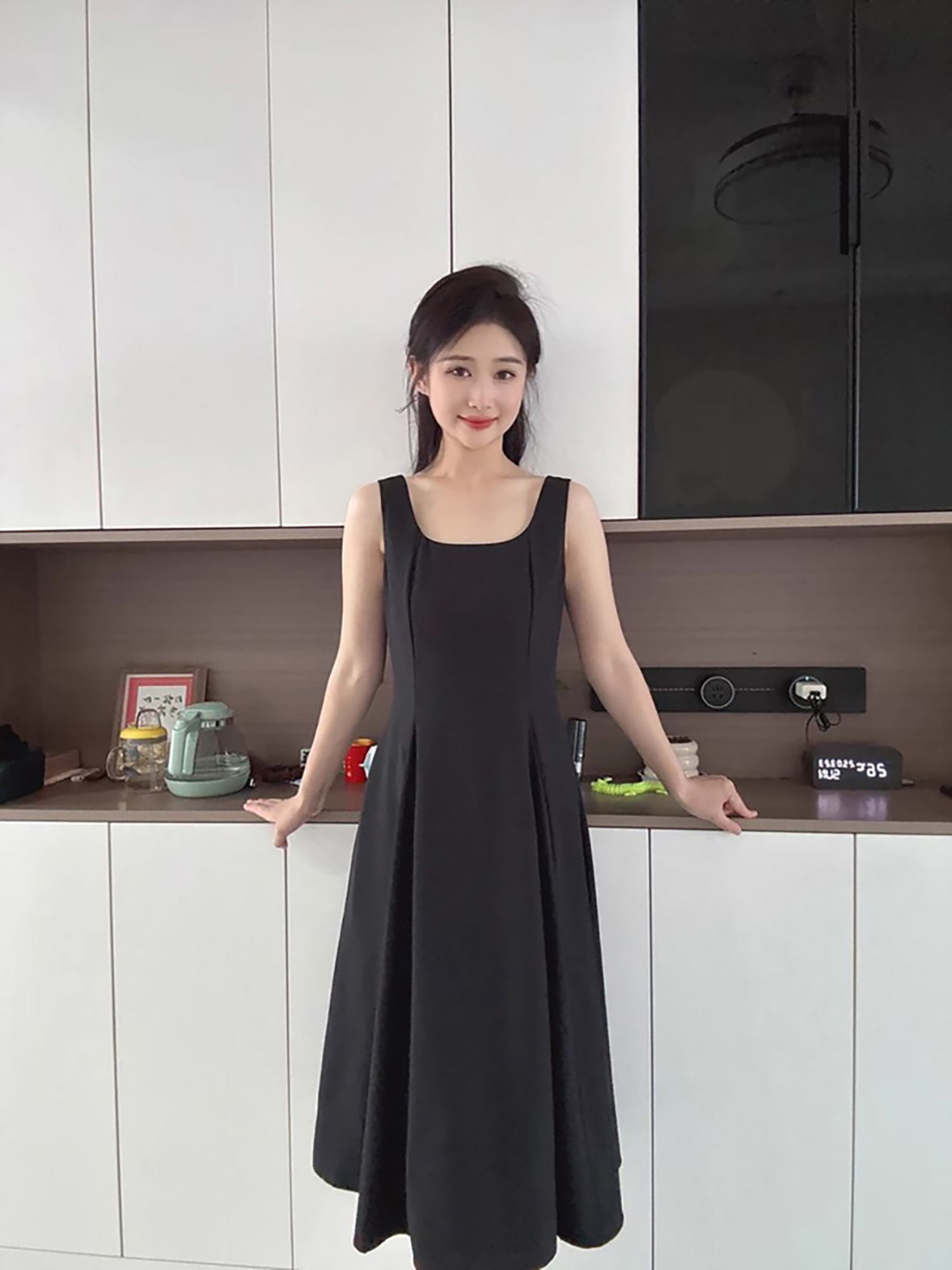 无袖吊带连衣裙