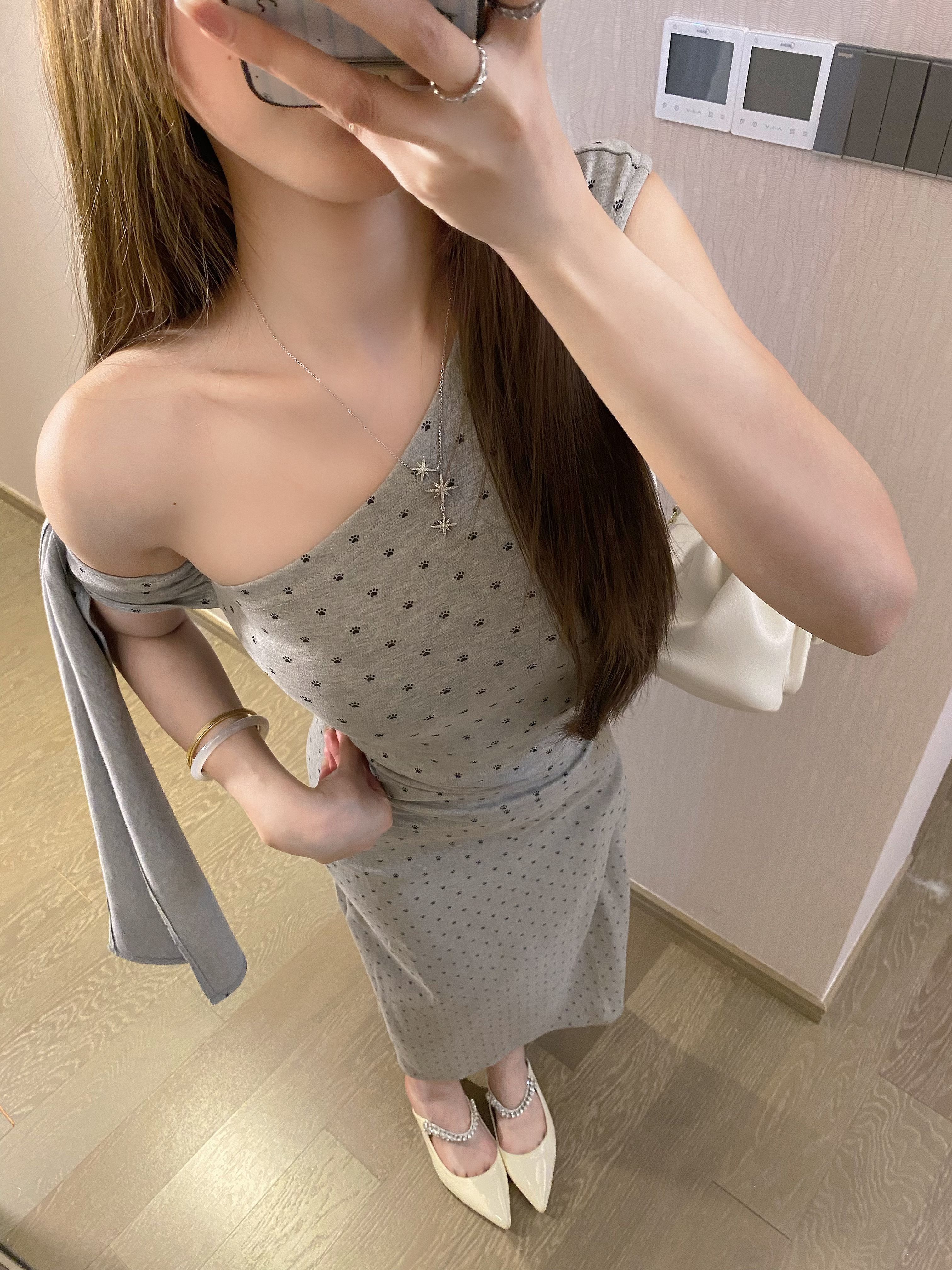 韩系灰色波点斜肩型无袖吊带连衣裙女夏季小