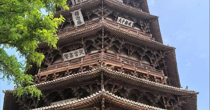 古建之乡看山西，斗拱托千年风骨，文脉薪火代代传