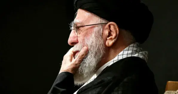 美国以色列公开支持伊朗人上街，哈梅内伊政权这次能躲过一劫吗？