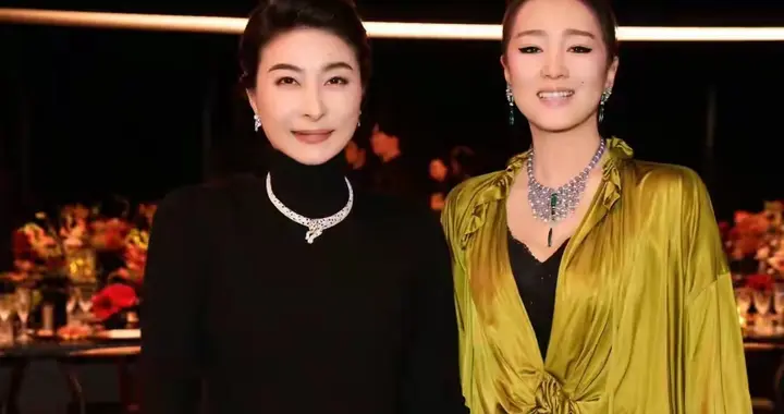 郭晶晶和巩俐合照的含金量，隔着屏幕都能感觉到郭晶晶超强的气场