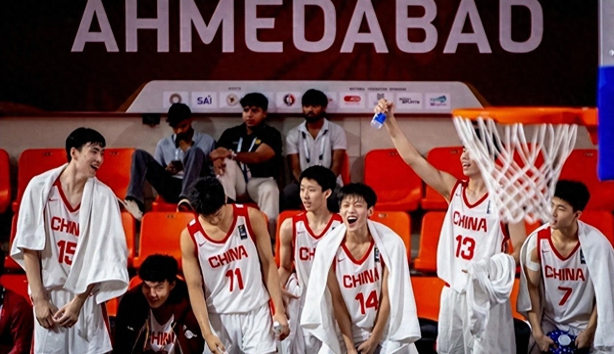 2米03！2米11！天赋胜王俊杰 16岁跨级打U18 未来或成男篮最强前锋