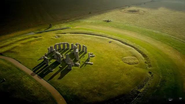 巨石阵神秘的中心石头是从800公里外的苏格兰运来的