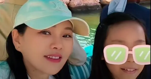 伊能静全家去迪拜度假，婆媳神同步关系好，俩人模样越来越像